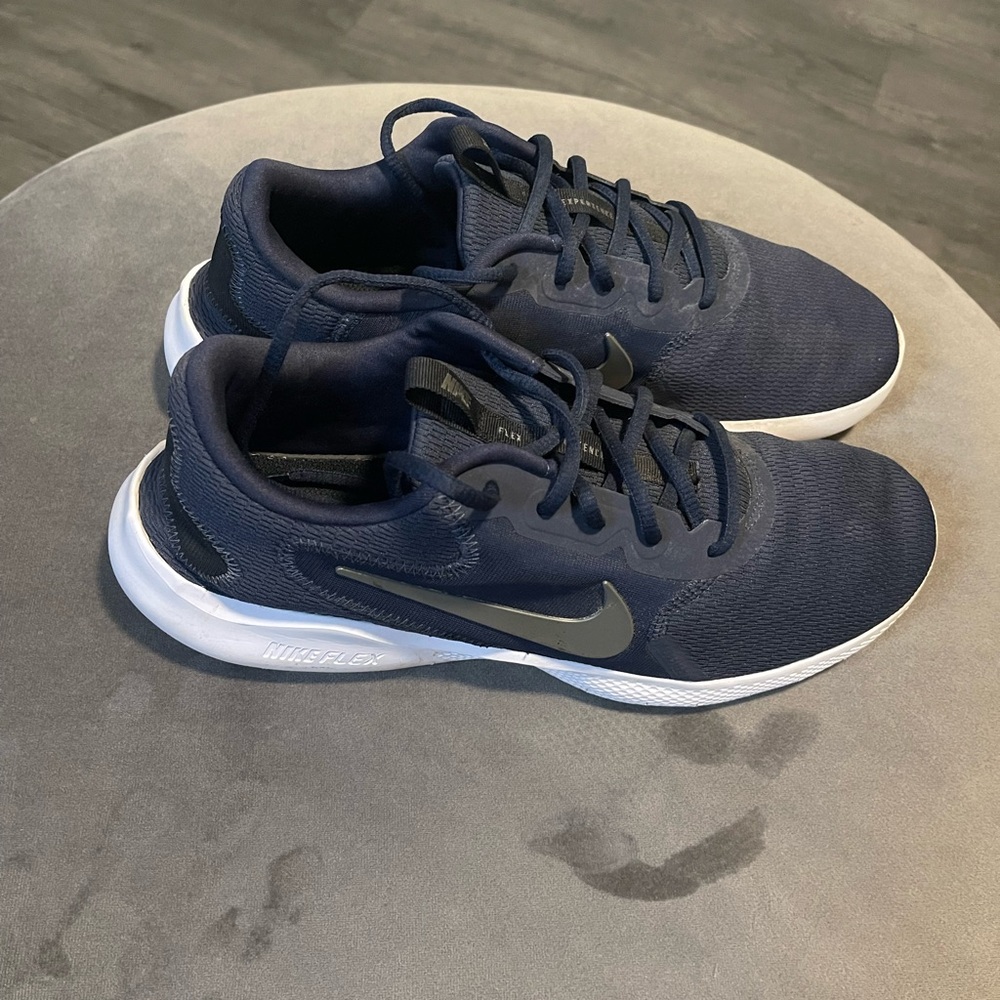 Nike Men's Dark Blue Athletic Shoes